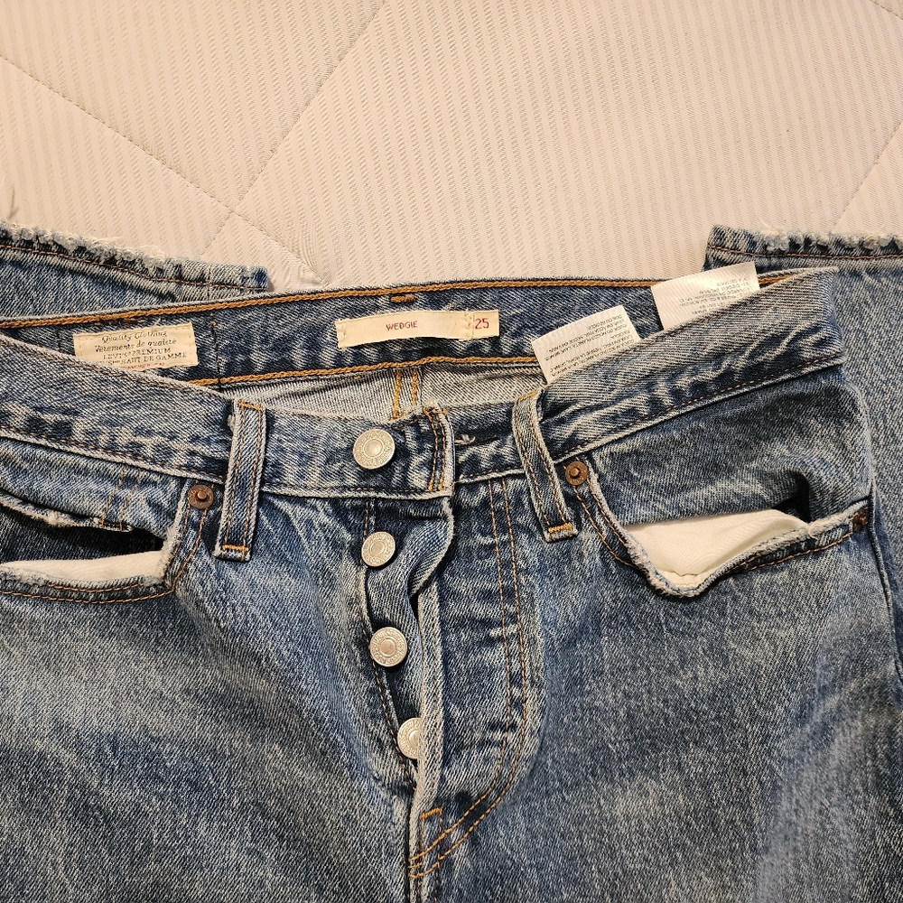 Levi's Wedgie Fit Icon Jeans Medium Wash These Dreams US 25 - Picture 9 of 16